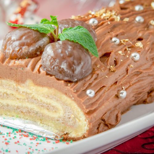 Chocolate Yule log (Bûche de Noël) - Les Chats Gourmets - Recettes de  cuisine