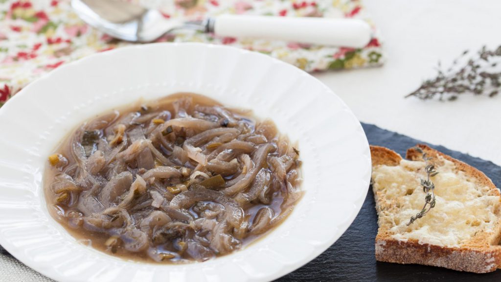Roasted Onion Trilogy Soup Lyonnaise