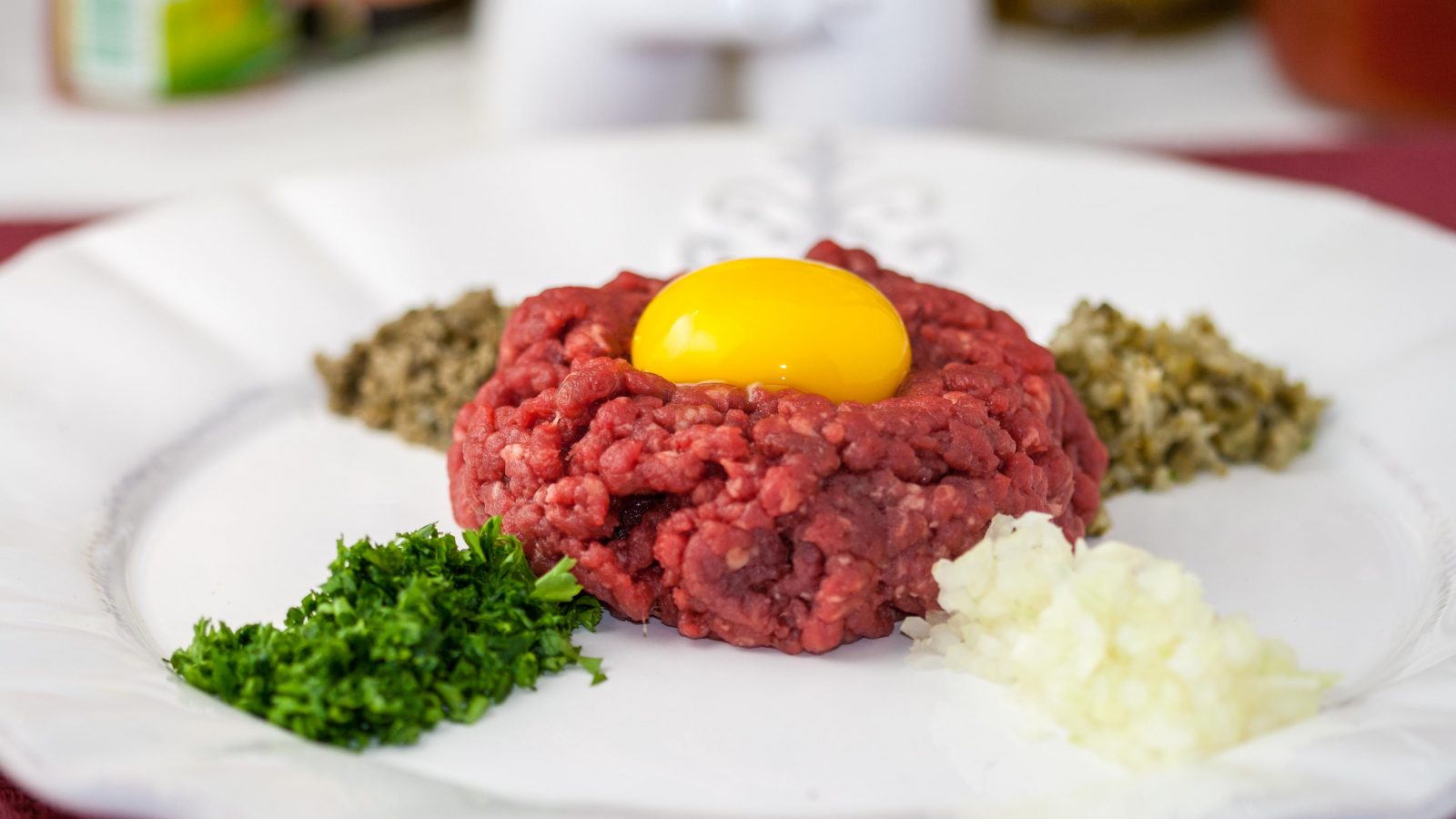 https://onlineculinaryschool.net/wp-content/uploads/2018/11/online_culinary_school_steak_tartare-1.jpg