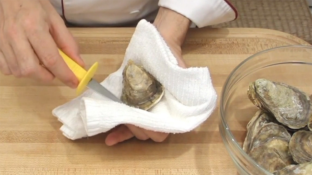 How to Shuck an Oyster Safely